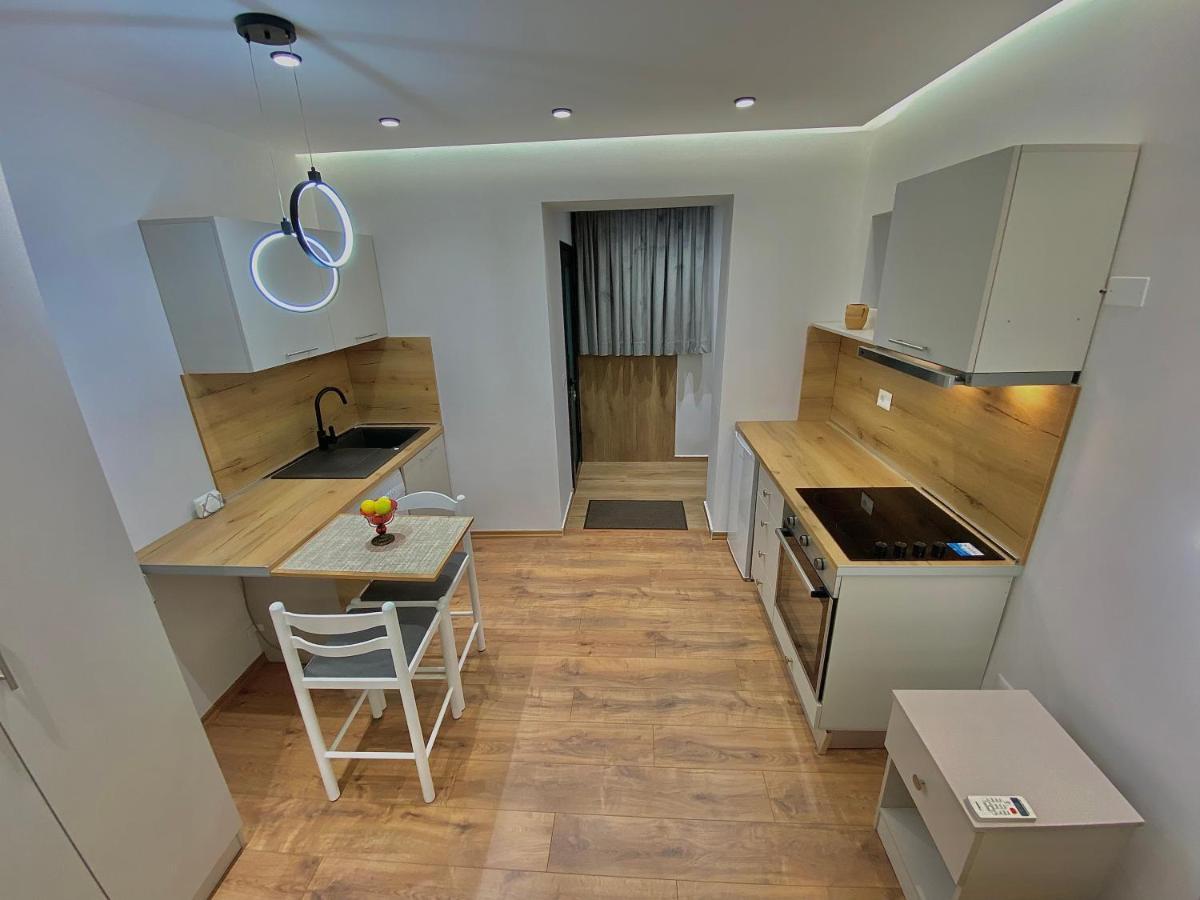 Studio At U.S Embassy Тирана Екстериор снимка